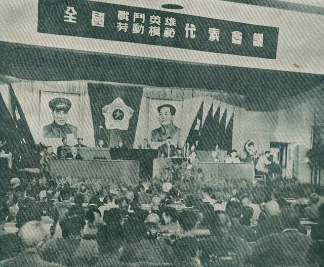 唯一获得9次特等功的英雄，竟能活着走上英雄代表大会，他是谁？