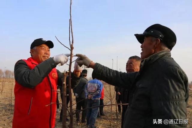 奈曼旗：党建带关建 最美“五老”助力乡村振兴在行动