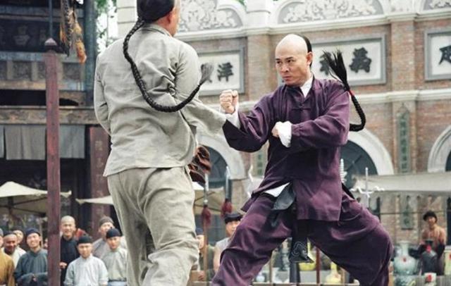 霍元甲和慈禧的侍卫比武，2招后主动离去，知情人：对方纹丝未动