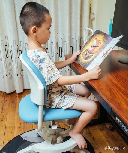 教授每天带娃只做一件事，惹媳妇不满，娃上学后的表现让老师点赞