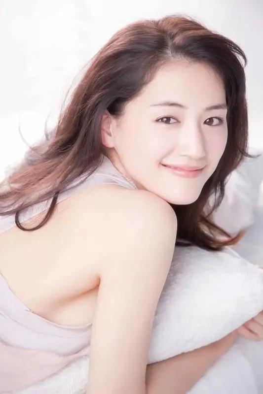 日本绫濑遥迷人图片——日本最治愈型美女，没有之一