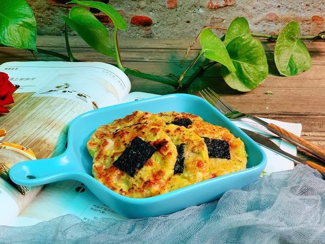 冬天多给孩子做海苔豆腐鲜虾饼，味道鲜美营养高，做法不难