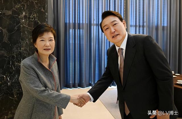 韩国政坛风云再起！文在寅公布退休计划，朴槿惠“重出江湖”