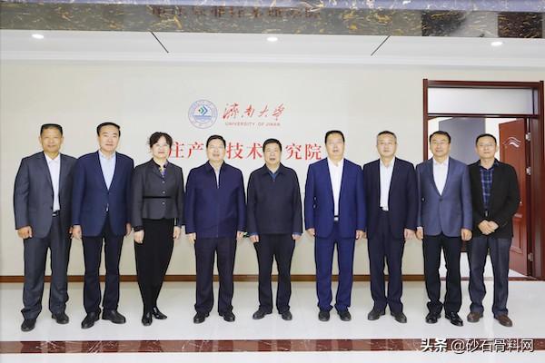 东方新高耐一破成型破碎机