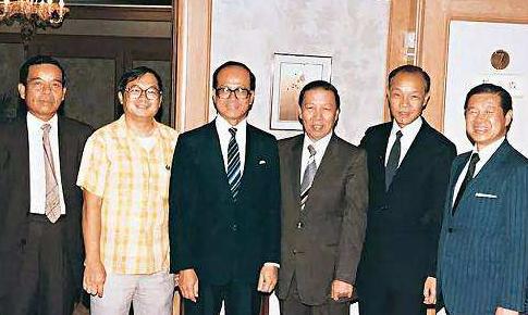 神秘富豪遭李嘉诚威胁，只因给大陆捐款500亿，他做错了什么吗？