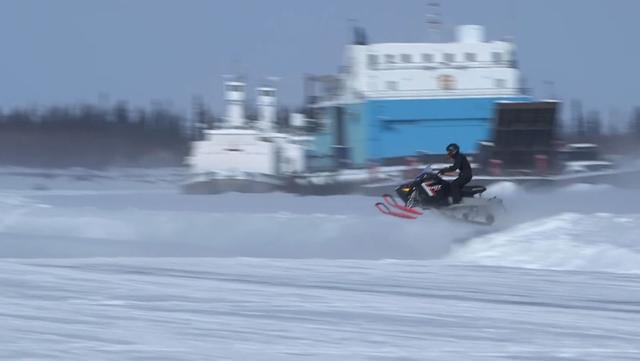通往北極的冰封之路：有冰的時候開車，沒冰的時候開船