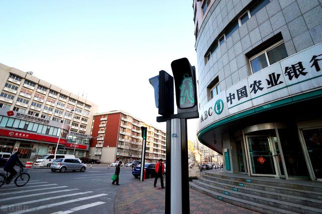 库存压顶，三四线楼市出现抛售潮，但已经没人愿意买