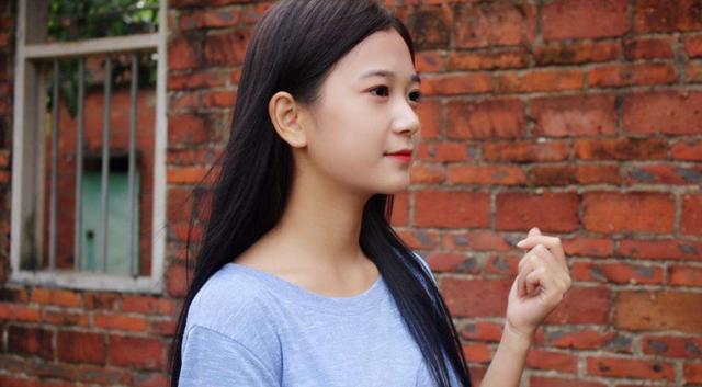 小学毕业的“女董事长”，23岁身家高达78亿，人生履历全靠编