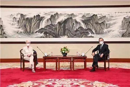 美国驻华大使伯恩斯已抵达中国，三大意味