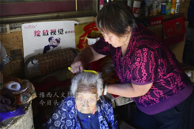 爱吃糖、半夜吃零食、喝开口一天的啤酒，105岁奶奶这习惯有点怪