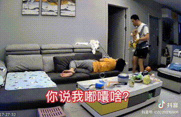 5年前心被萌化，5年后肺被气炸：看完10张爸爸带娃对比图，想生了