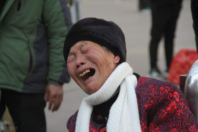 由于奶奶给孙子吃了一种治疗拉肚子的药，导致孙子12岁就停止生长