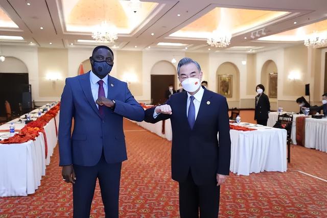 王毅旋风外交抵达印度，英国访问被拒，中印就边界问题达成共识