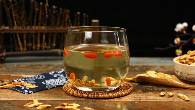 一吹冷风就咳嗽，这是风寒引起的咳喘病，试试中医的黄芪膏