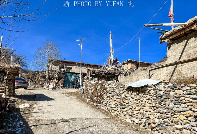 昌都自駕遊第一天：重慶飛邦達，逛古村、泡溫泉，疑似拍到藏羚羊