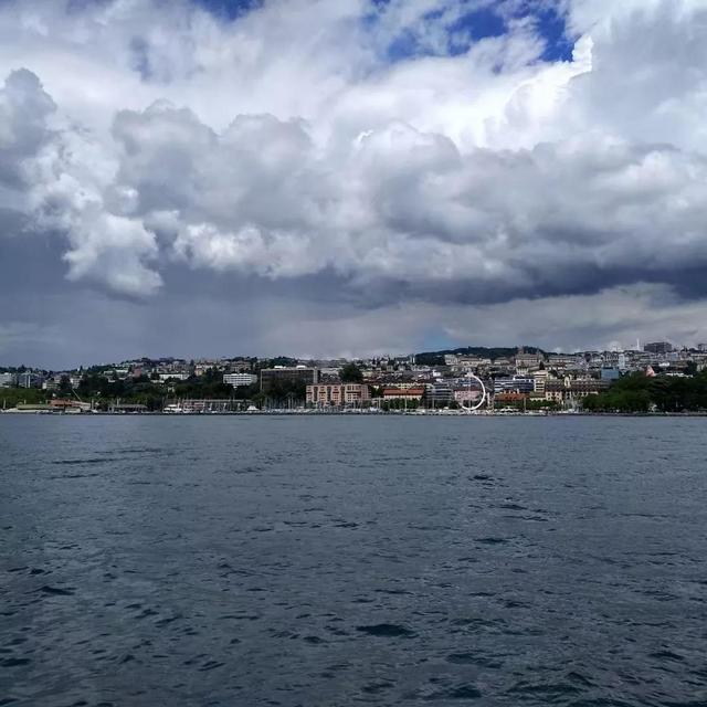 依雲礦泉水多少錢一瓶？依雲小鎮在哪裏？在法國還是瑞士🇨🇭?