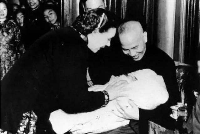 1996年，李登辉撤掉两蒋陵墓守卫，宋美龄：应该考虑移灵的事情了
