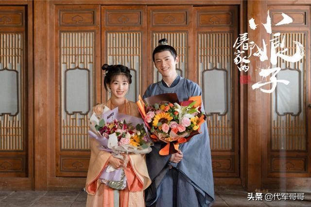 她15岁凭一首歌成名，事业受挫后抑郁爆肥，如今33岁美成这样？