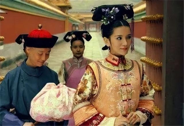 康熙58岁时，后宫14岁的妃嫔生下了一子，康熙却没有任何赏赐