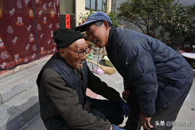 106岁长寿爷爷，每天喝2壶茶，100岁时戒酒，至今还自己烧水做饭