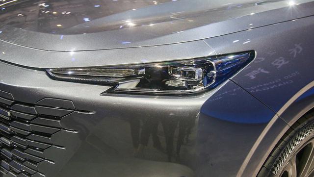 留给特斯拉的时间不多了，长安混动车型来袭，底盘让人又爱又恨？