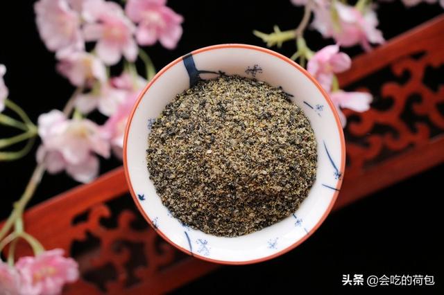春分过后要吃黑芝麻，教你1个懒人做法，够吃半个月，随吃随取