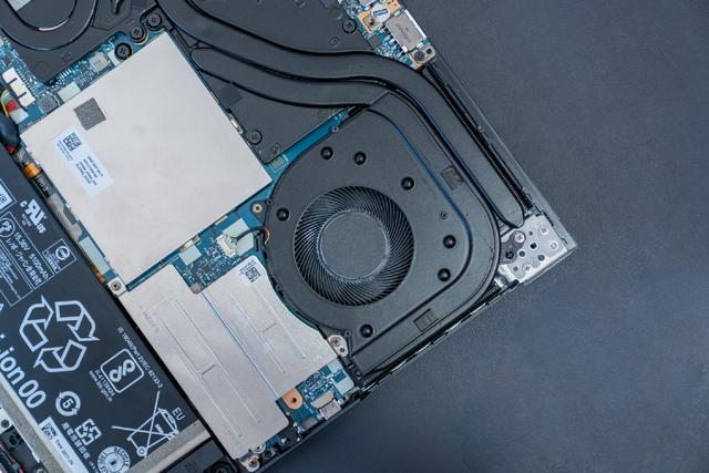 联想拯救者 R7000P 列装 RX 6600M 有多强？年度 3A 真香游戏本正式登场