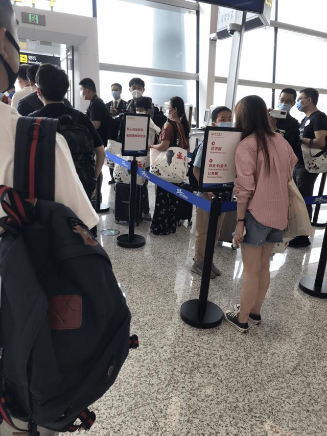 驚喜滿滿！王牌A359墨鏡俠執飛首航，川航還給乘客准備了大禮包