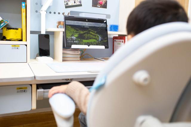 健康与舒适陪伴宝宝一起成长，科贝森儿童学习桌椅套装使用体验