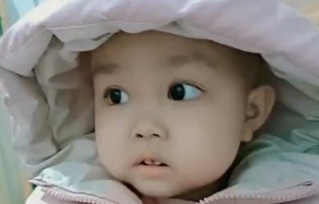 4岁大眼萌娃身患血液重疾，父亲夜夜守候，只盼孩子多留一天