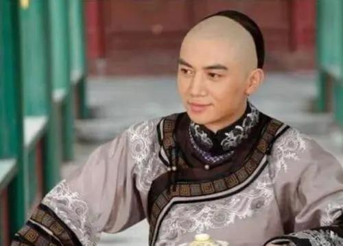 康熙最长寿儿子：手握兵权却未参与九子夺嫡，70岁仍被乾隆重用
