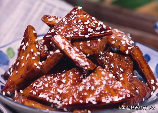 简单三步就能完成的蜜汁豆干，家中孩子特爱吃，甜香味美，真解馋