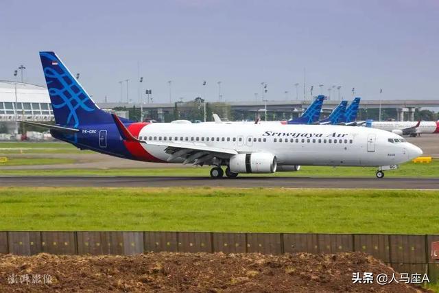 2021年印尼空难：波音737大角度俯冲坠毁，黑匣子被撞得面目全非
