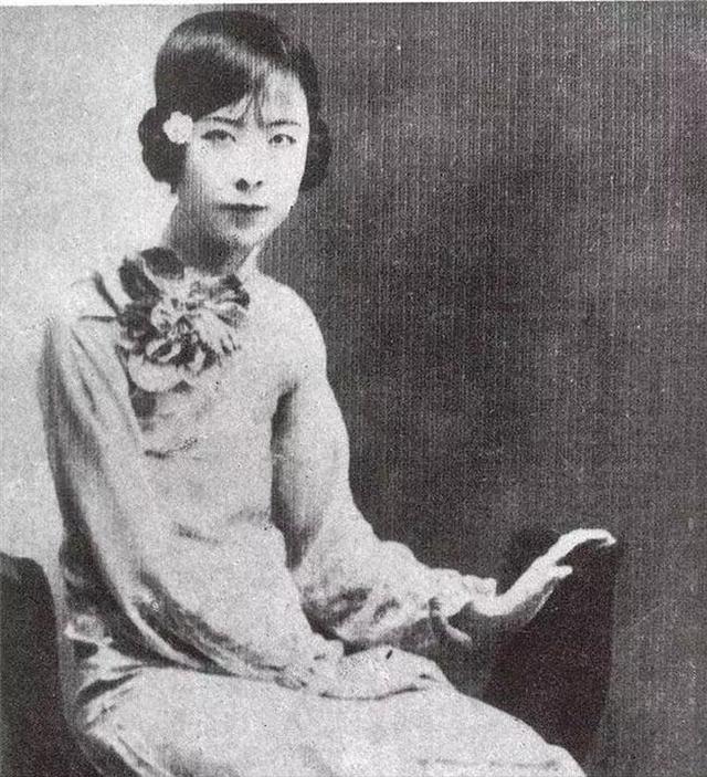 于凤至病逝海外，墓碑上留下四个字，前夫张学良见之老泪纵横