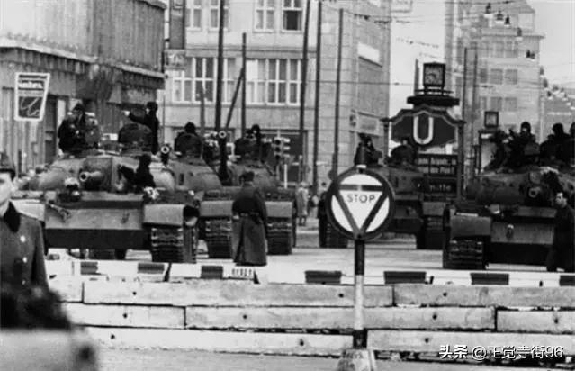 1990年两德统一时，苏美英法的大军为何按兵不动？原因无非4点