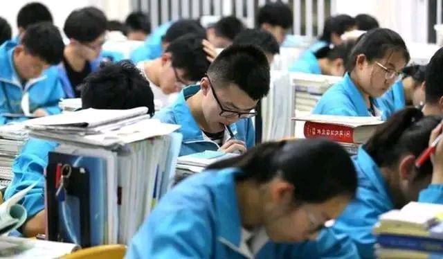 英语“取消”主科地位？教育部回应了！北方率先实行