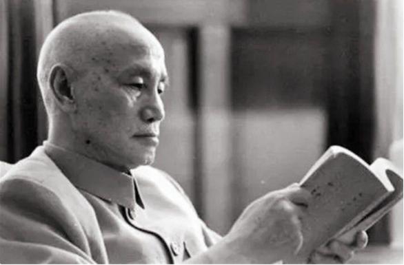 66年白崇禧去世，身下床单被撕得稀烂，蒋介石：他就是个再嫁寡妇