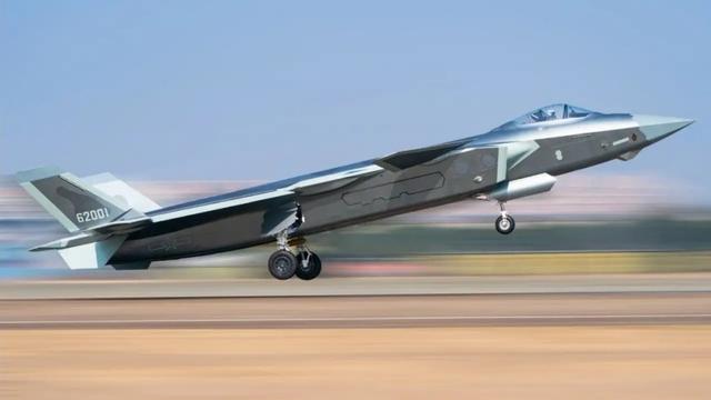 美军高官透露歼-20曾与F-35近距离接触，歼-20能否压制F-35战机？