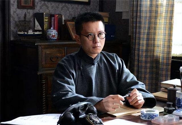 1935年3万红军被围，危急时刻一小战士提出主意，毛主席赞叹不已