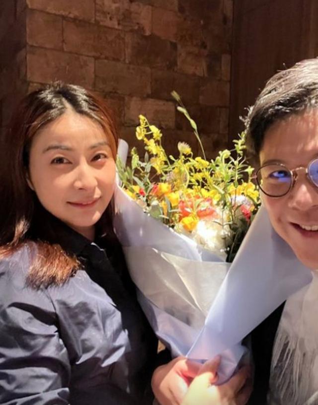 霍启刚3子女母亲节给郭晶晶献花，霍启山表白朱玲玲，38岁仍未婚