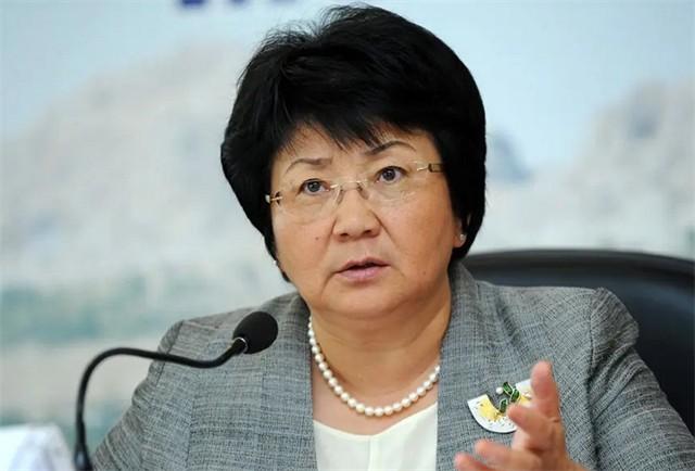 奥通巴耶娃：推翻两任元首的铁娘子，坚持加深与中国的合作