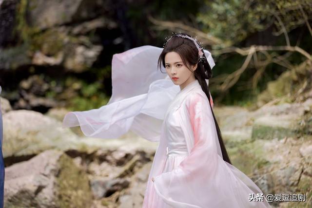 七时吉祥官宣杀青，杨超越古装太美，和丁禹兮超有CP感，期待