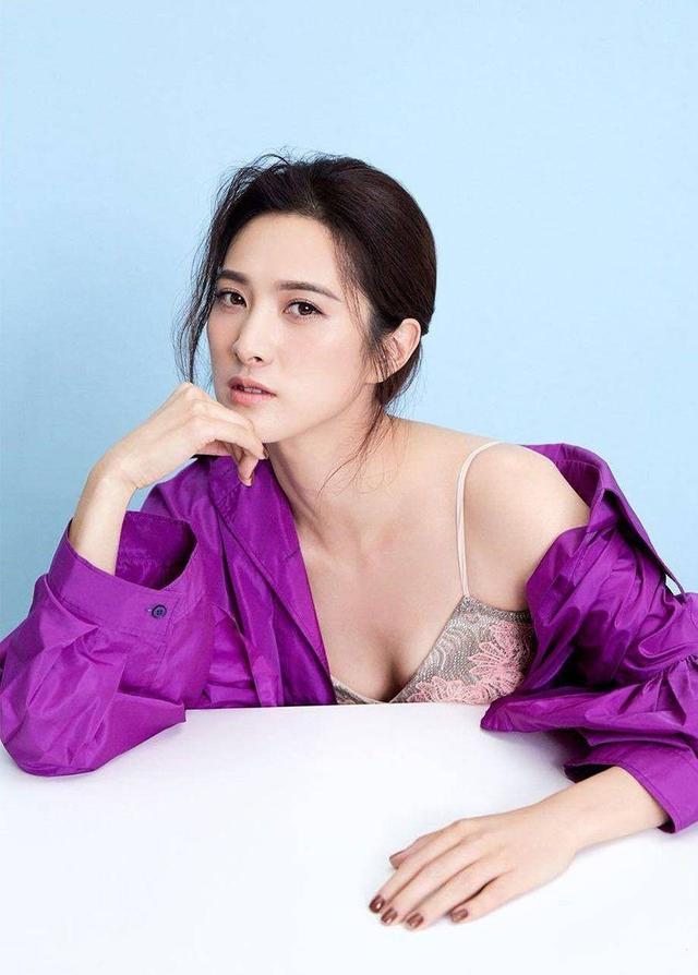 隋俊波：父亲禁止她恋爱，错过靳东保剑锋后被催婚，如今怎样了？