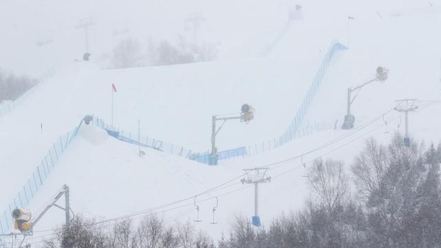 抹黑北京冬奥用“假雪”，遭奥委会和运动员打脸，为啥不用真雪？