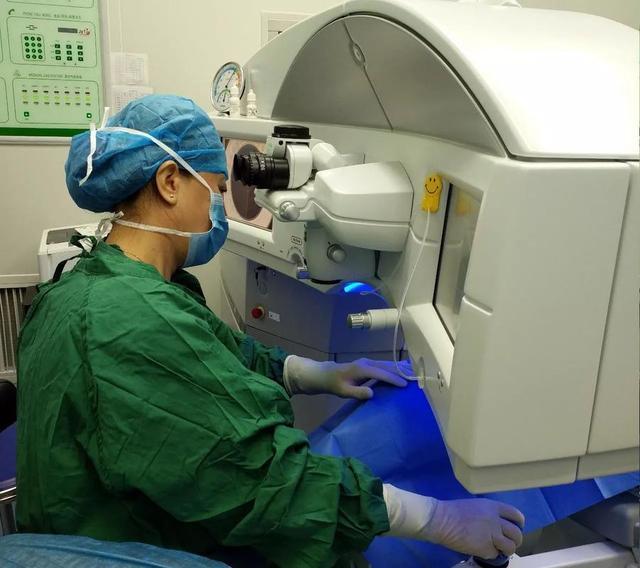 为啥医生不做近视眼手术？难道真的有副作用吗？眼科医生说出实情