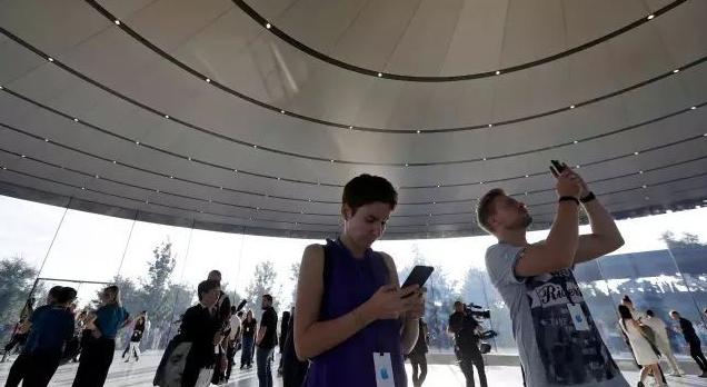 乔布斯遗作：耗资330亿建的苹果新总部！宛如宇宙飞船充满黑科技