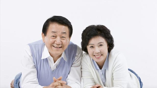 不领证不搭伙，两位退休老人这种特殊的养老方式，让人羡慕不已