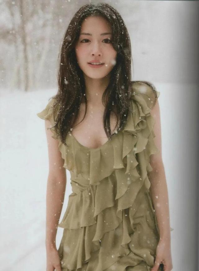 日本绫濑遥迷人图片——日本最治愈型美女，没有之一