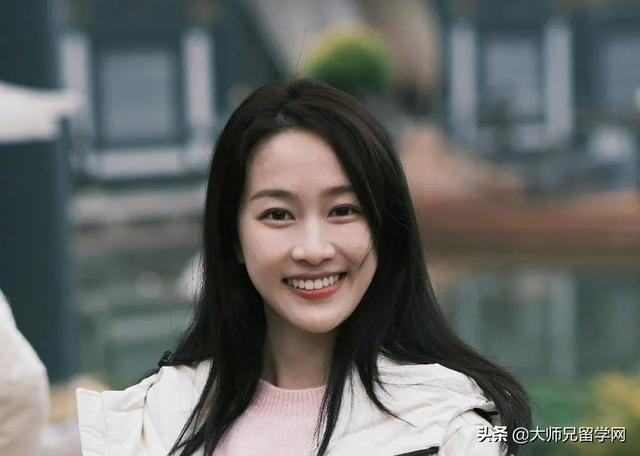卷！娱乐圈现在都这么拼？边拍戏边考北大研究生？还会6门语言