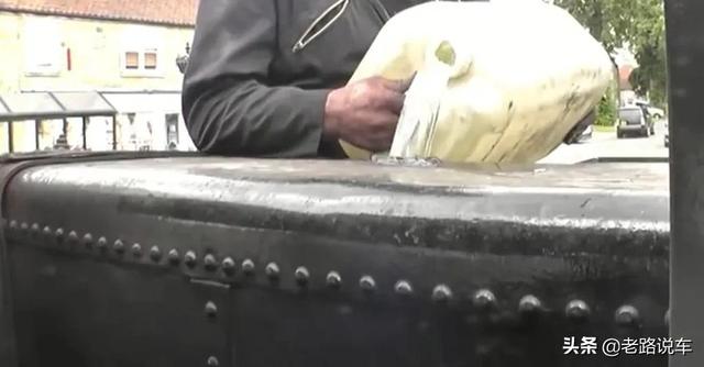 英国蒸汽动力的最后倔强 驾驶室里带个大锅炉的哨兵卡车